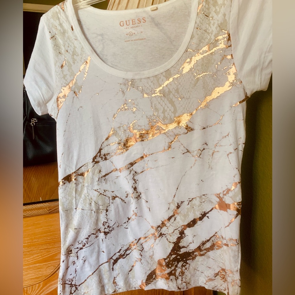 Guess t shirt with metallic rose gold foil design